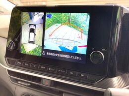 【アラウンドビューモニター】専用のカメラにより、上から見下ろしたような視点で360度クルマの周囲を確認することができます☆死角部分も確認しやすく、狭い場所での切り返しや駐車もスムーズに行えます。