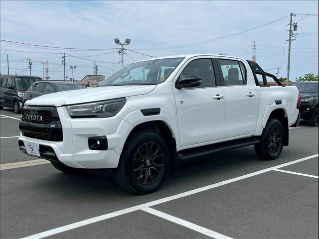 自動車と一緒に任意保険もご相談下さい。専任スタッフがお車にに合った内容をご提案させていただきます。