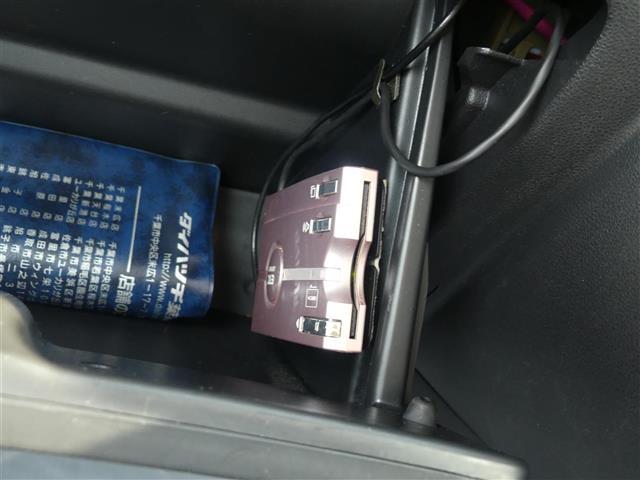 【ETC】有料道路を利用する際に料金所で停止することなく通過できる、ETC車載器（ノンストップ自動料金収受システム機器）が装備されています。セットアップを行うことで利用可能になります。