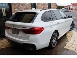 外装色はアルピンホワイトIIIです。