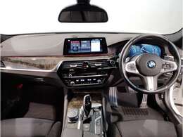 ☆センターパネルを運転席側に僅かに傾けたBMW独特のインパネ☆【駆け抜ける歓び】はここからもスタートしております☆