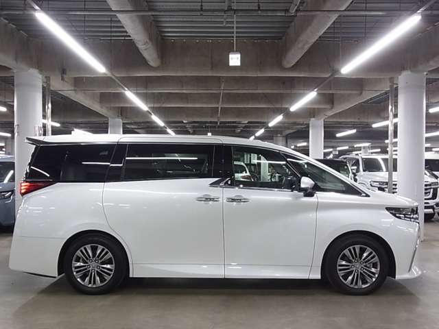 キッズコーナー、落書きカーコーナー、授乳室も御座います。お子様連れでもご安心してご来店頂けます。