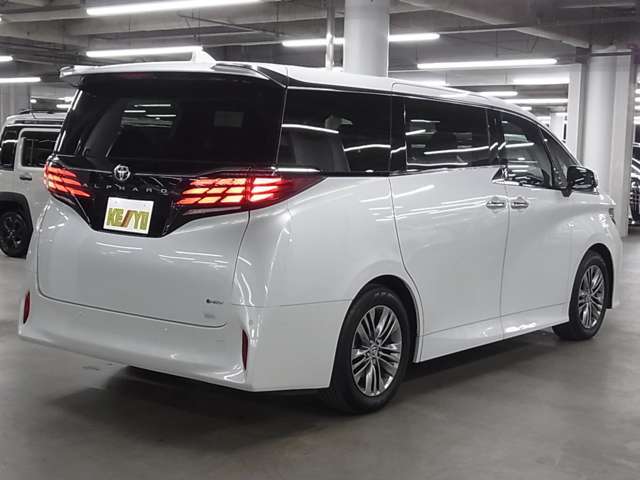 遠方（九州、沖縄除く）のお客様でも陸運局に持ちこまずに名義変更可能ですので店頭納車の場合は余計な諸費用も頂いておりません。遠方陸送納車も格安にてご納車可能です☆自走の場合は交通費相当でお届けも可能です