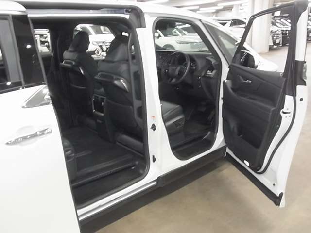 毎日新規物件入庫！3500台の高品質車をぜひとも、ご自身の目で直接ご覧になって、ご実感下さい、自身を持ってお勧めいたします。