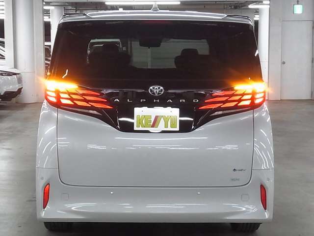 業者によるルームクリーニング実施☆室内の細かい所からエンジンルームまでキレイになった状態でお渡し致します♪