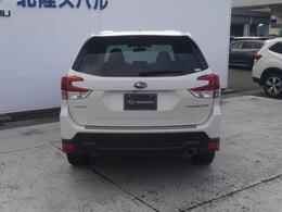 SUBARUの認定U-Carは、全国のSUBARUディーラーで無料修理が受けられる「SUBARUあんしん保証」付きです。1年、または2年間走行距離無制限で、幅広い部品の故障をカバーします。