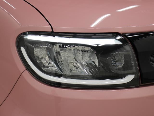 LEDヘッドライトには、対向車のヘッドランプなど前方の明るさを検知し、ハイビームとロービームを自動で切り替えるオートハイビーム(AHB)が装着されています。