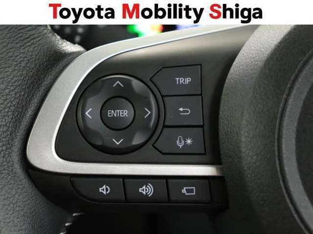 ステアリングスイッチ装備！運転しながら手元でオーディオやマルチインフォメーションの操作ができます。