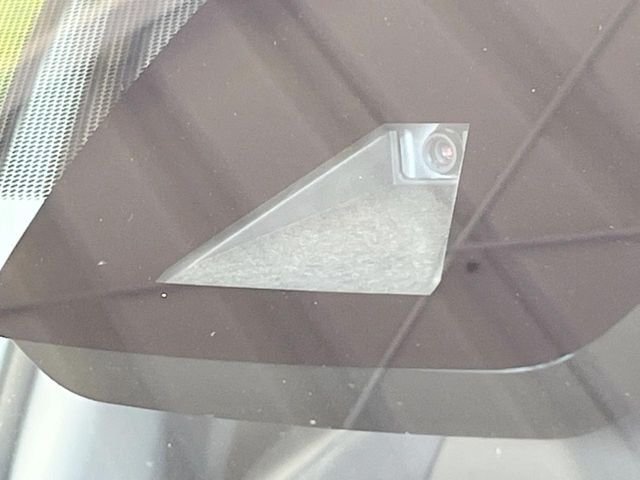 【トヨタセーフティセンス】走行中に前方の車両等を認識し、衝突しそうな時は警報とブレーキで衝突回避と被害軽減をアシスト。より安全にドライブをお楽しみいただけます。