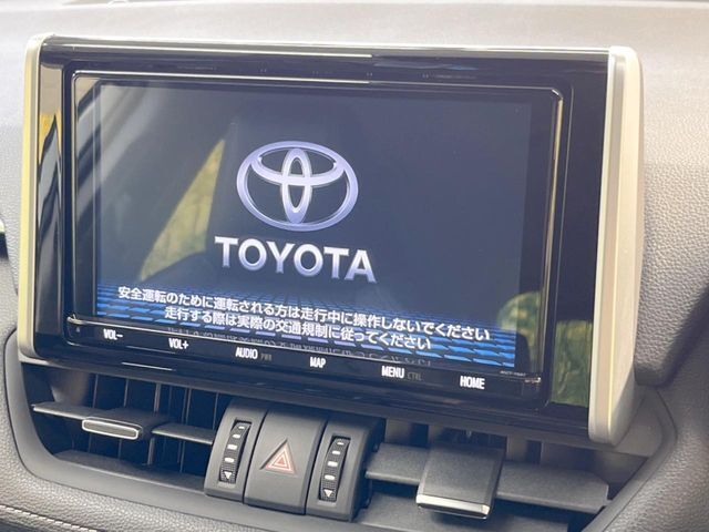 【大画面ナビ】人気の大型ナビを装備。存在感のある大画面はインパクト大！ナビ利用時のマップ表示は見やすく、テレビやDVDは臨場感がアップ！いつものドライブがグッと楽しくなります♪