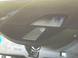 【シティブレーキアクティブシステム】低速走行中に前方の車両等を認識し、衝突しそうな時は警報とブレーキで衝突回避と被害軽減をアシスト。より安全にドライブをお楽しみいただけます。