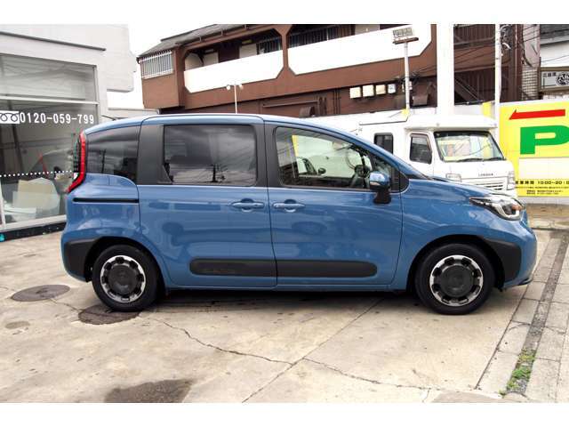 両側電動スライドドアのお車です