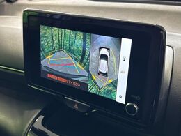 【パノラミックビューモニター】専用のカメラにより、上から見下ろしたような視点で360度クルマの周囲を確認することができます☆死角部分も確認しやすく、狭い場所での切り返しや駐車もスムーズに行えます。