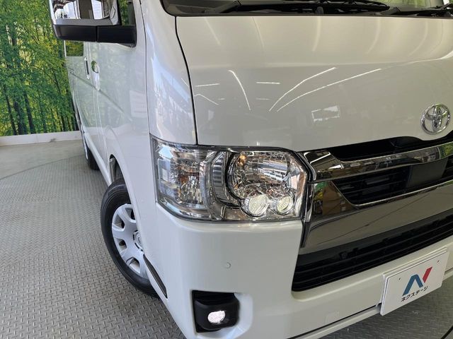 【LEDヘッドライト】悪天候や夜間走行時も良好な視界を確保し安心して運転できる高輝度LEDヘッドライトを装備！点灯速度が早く、消費電力も抑えられています。