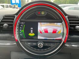 バックカメラ：便利な【バックカメラ】で安全確認もできます。駐車が苦手な方にもオススメな便利機能です。