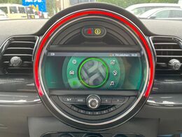 純正ナビ:一体感のあるナビは、高級感ある車内を演出してくれます。Bluetooth再生などオーディオ機能も充実しておりますので、運転もより楽しめます♪