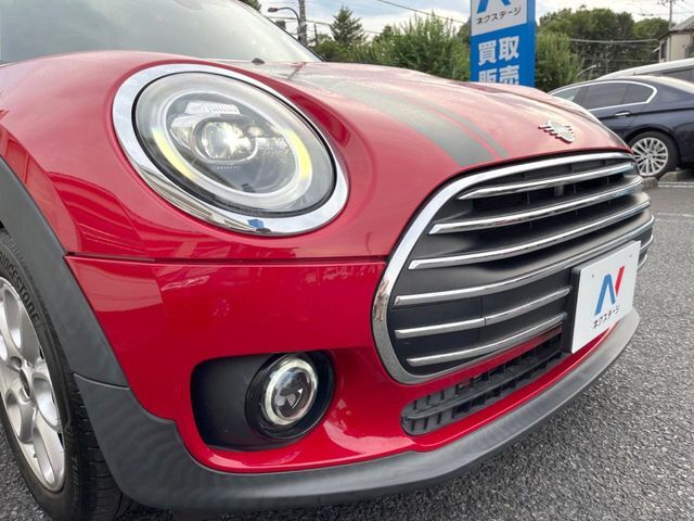 LEDヘッドライト：夜間走行時も良好な視界を確保し安心して運転できる高輝度LEDヘッドライトを装備！点灯速度が早く、消費電力も抑えられています。