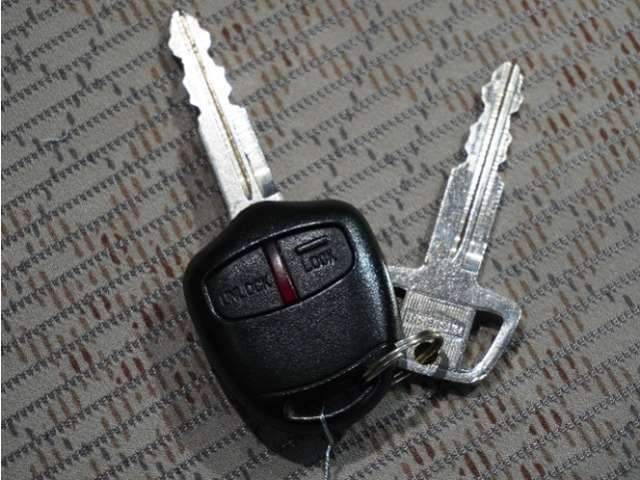 【キーレスエントリー】ボタン1つでドアロック施錠・開錠ができます。