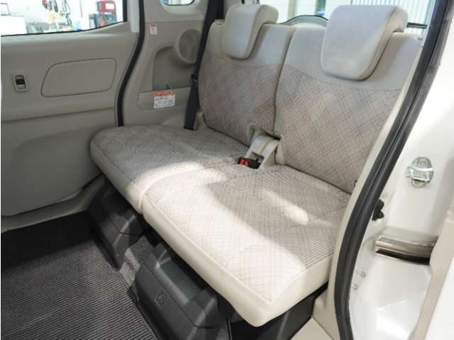 【セカンドシート】ゆったり快適に座っていただけますので、楽しくドライブに参加できます。