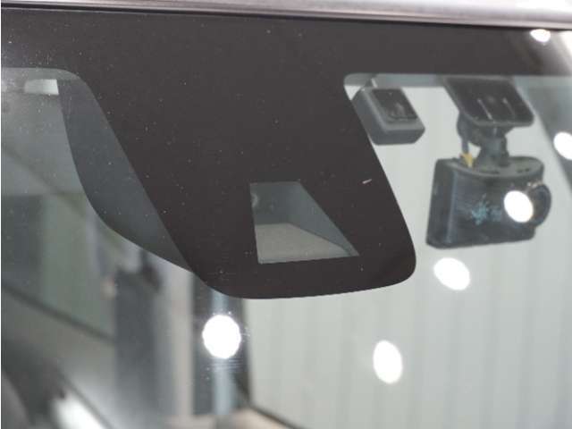 運転する人も、そうでない人も、家族みんなが安心して、自由にお出かけできる生活をサポートする先進機能。