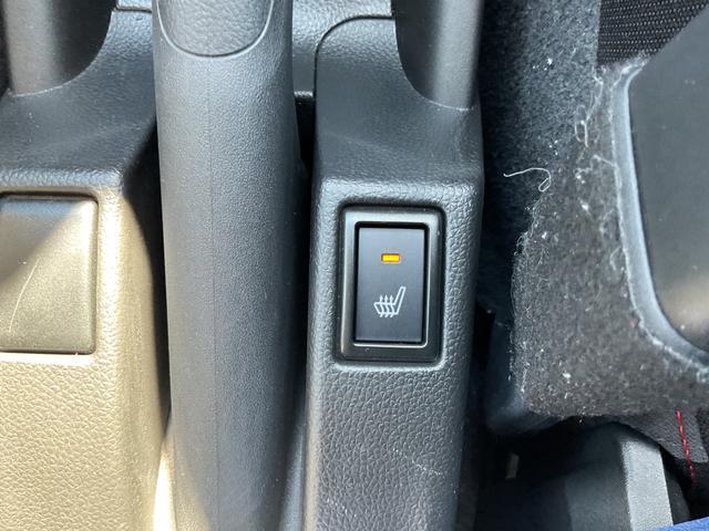 運転席には寒い日に嬉しいシートヒーター付いています