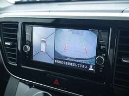 マルチアラウンドモニター搭載です！上から見下ろす形でお車の周囲を確認することが出来ますので、駐車が苦手な方でも、白線に沿った綺麗な駐車をしやすくなっております！