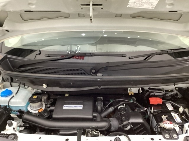 ホンダスタッフがしっかり整備して保証付きにてお渡し致します。エンジンルーム＆室内ルームともにクリーニング済みで清潔です。快適なドライブをお楽しみください。