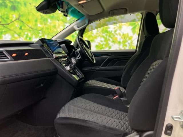 WECARSでは各商談席に大型モニターをご用意しております！見やすい大画面でゆったりと全国の在庫をご覧いただけます！是非ご来店お待ちしております！