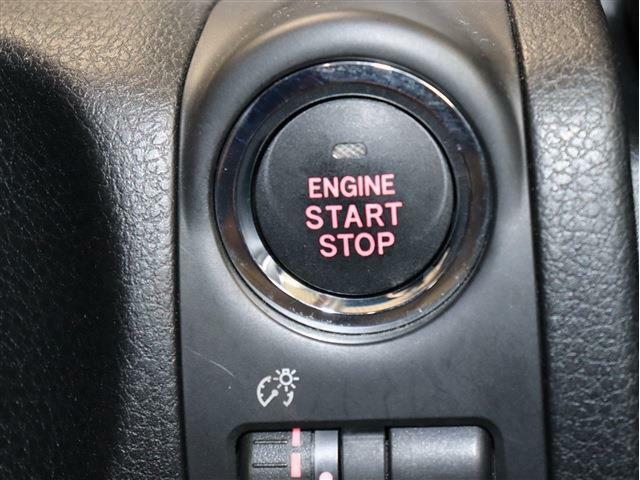 【スマートキー】キーを携帯しているだけで、ドアロックの開閉並びにエンジンの始動が可能な装備です！プッシュスタートですのでエンジンの始動もボタンを押すだけです！
