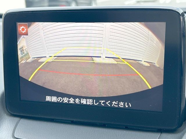 【バックカメラ】駐車時に後方がリアルタイム映像で確認できます。大型商業施設や立体駐車場での駐車時や、夜間のバック時に大活躍！運転スキルに関わらず、今や必須となった装備のひとつです！