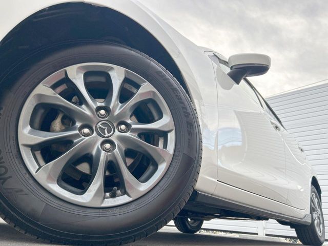 【純正15インチアルミホイール】外観にマッチした純正アルミホイールを装着しております。各種社外アルミホイールや、スタッドレスタイヤも取扱いしております。是非ご相談ください♪