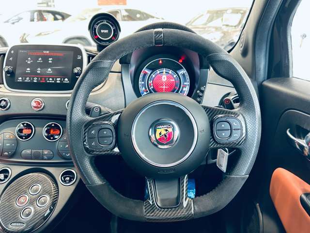 安心してカーライフを始めていただく事ができるよう、納車前にディーラー整備工場もしくは熟練メカニックが在籍する整備工場にて点検を行ない、必要な整備を実施致します。