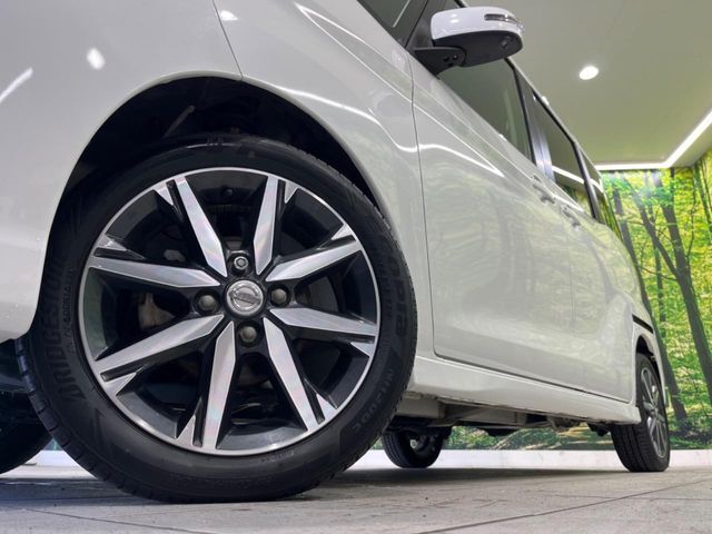 【純正15インチアルミホイール】外観にマッチした純正アルミホイールを装着しております。各種社外アルミホイールや、スタッドレスタイヤも取扱いしております。是非ご相談ください♪