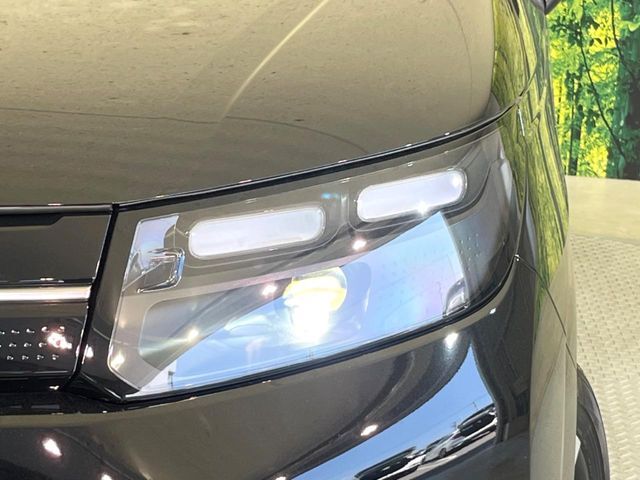 【LEDヘッドライト】悪天候や夜間走行時も良好な視界を確保し安心して運転できる高輝度LEDヘッドライトを装備！点灯速度が早く、消費電力も抑えられています。