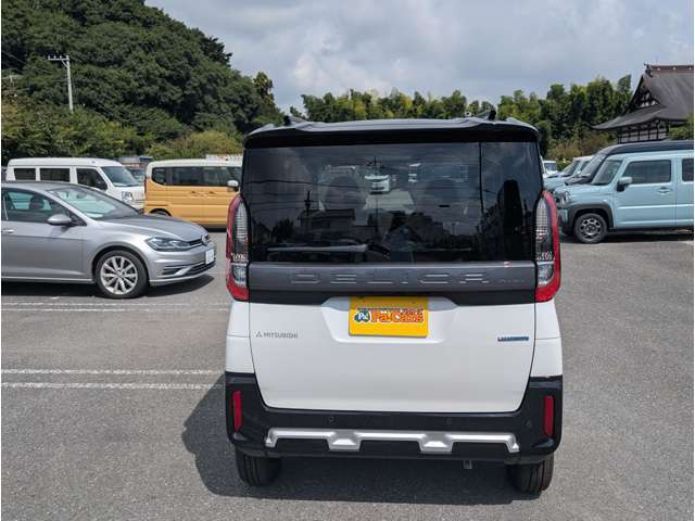 後ろ姿もスタイリッシュで街中にも溶け込みます！