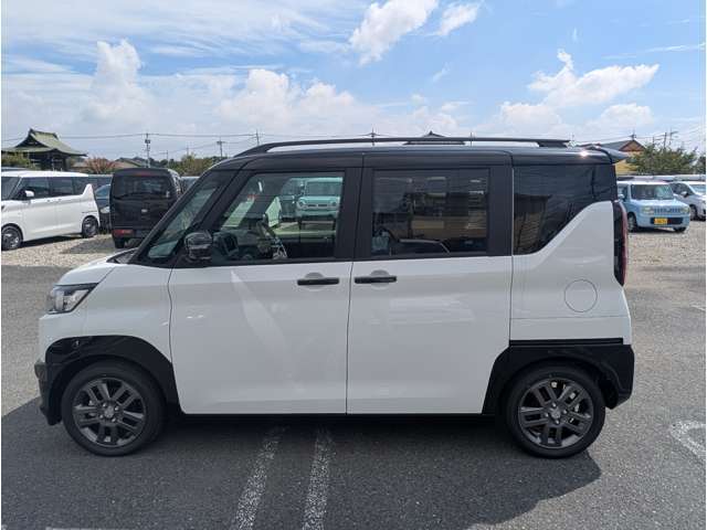 ☆フラットシート☆後部座席を倒すとフラットになる為、たくさんのお荷物や大きなお荷物を積むときに便利です！