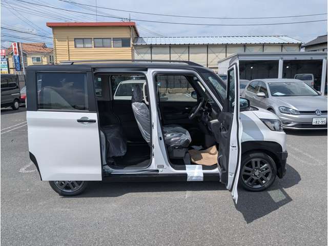 ☆側面ボディ☆空気抵抗も考慮したスタイリッシュで実用性のあるボディラインで軽自動車とは思えないカッコよさ！