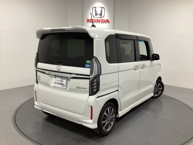 Honda認定中古車 U-Selectは3つの安心をお約束します。　1　Hondaのプロが整備した安心。 2　第三者機関がチェックした安心。　3　購入後もHondaが保証する安心。