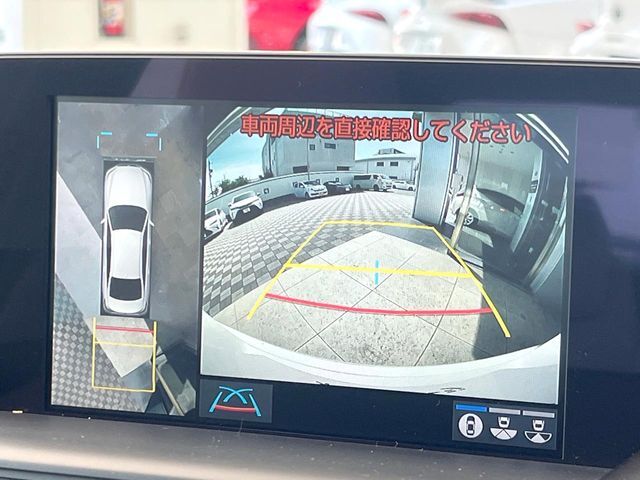 【パノラミックビューモニター】専用のカメラにより、上から見下ろしたような視点で360度クルマの周囲を確認することができます☆死角部分も確認しやすく、狭い場所での切り返しや駐車もスムーズに行えます。