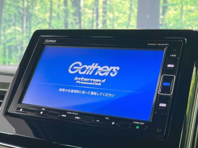 【純正ナビ】人気の純正ナビを装備しております。ナビの使いやすさはもちろん、オーディオ機能も充実！キャンプや旅行はもちろん、通勤や買い物など普段のドライブも楽しくなるはず♪