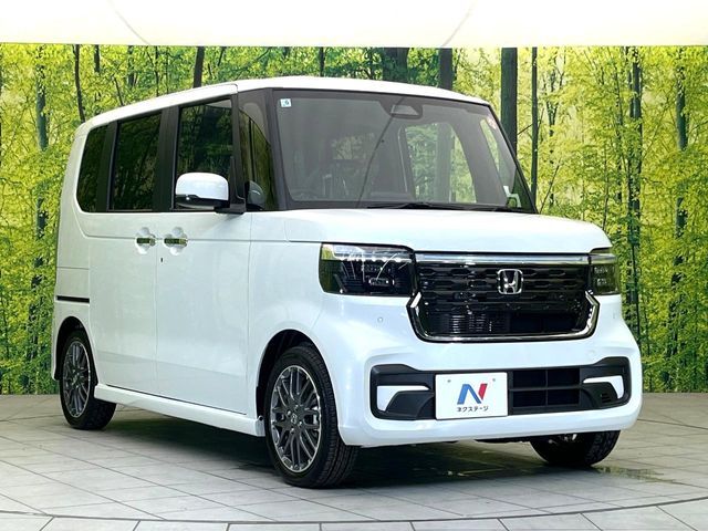 大好評のボディコーティング「弾スプラッシュコート」もご納車までに施工可能。通常のガラスコートと異なる、耐久年数6年の無機質ガラスコーティングが、ボディをキレイな状態に保ってくれます。