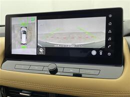 【アラウンドビューモニター】まるでクルマを真上から見下ろしたかのような視点で駐車をサポートします！クルマの斜め後ろや真横など、前後左右の4つのカメラの映像が合成されて、モニターに映し出されます。