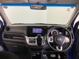 フロントガラスが大きく、ワイドな視界で運転もしやすくなるように、設計されています。
