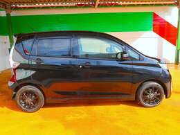 エマージェンシーブレーキ搭載車です！衝突危険性が高まったときに、メーター内の接近警報表示が緊急警報表示になり、ブザー音とともに衝突の直前に自動的にブレーキが作動します。