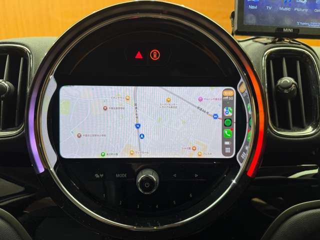 ご来店が難しいお客様でもご安心下さい、店頭在庫でしたらテレビ電話などを使いお車の詳細をご説明させて頂く事も可能でございます。当店スタッフが真心込めてご対応させて頂きます。