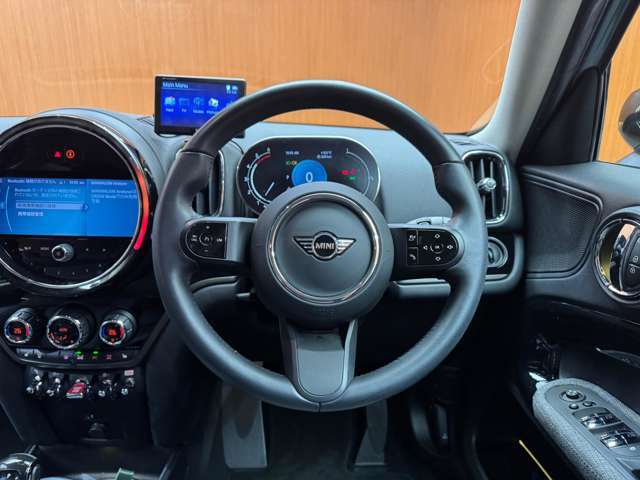 ご来店が難しいお客様もご安心下さい。自社での査定に加え、第三者機関に委託し、車両の鑑定を行っております。