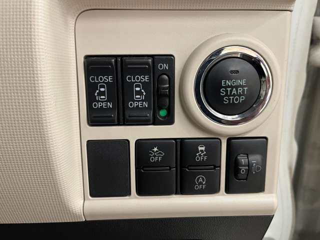 後席ドアは両側電動スライドになります