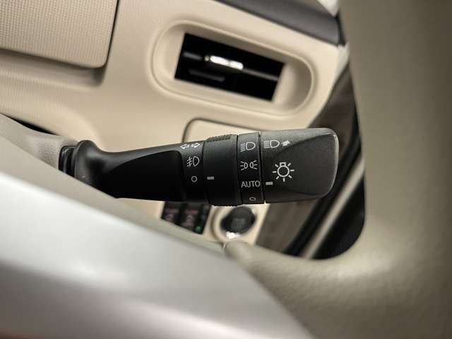 ヘッドライトはオートライト機能付きです