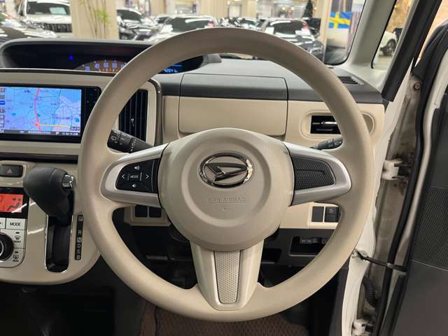 ステアリングに目立つ傷や擦れはありません