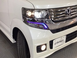 【HIDヘッドライト】夜間や雨天時でも遠くまでしっかりと見渡せ、安全性と安心感を高めるディスチャージヘッドライト装備！フォグライトも装備しておりますので、夜道での安心感が更にUPです！